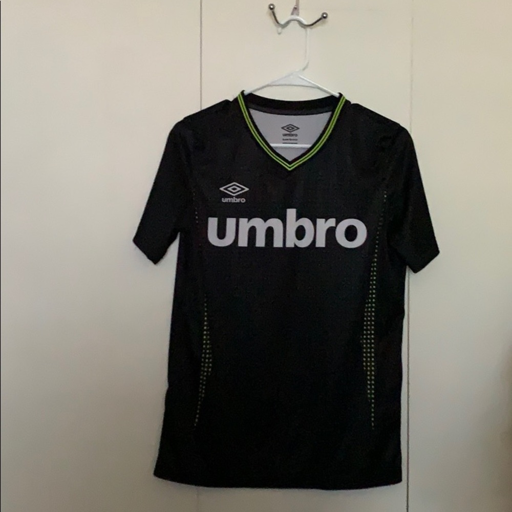 UMBRO XL 16/18 Boys Pre owned